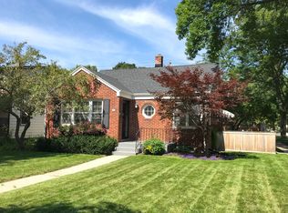 130 E Henry Clay St, Whitefish Bay, WI 53217