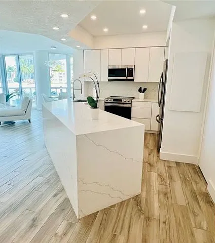 111 SW 8th Ave #905 — Photo 11