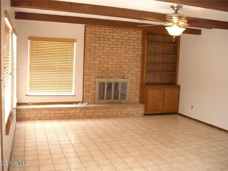 3610 Buxton Dr — Photo 2