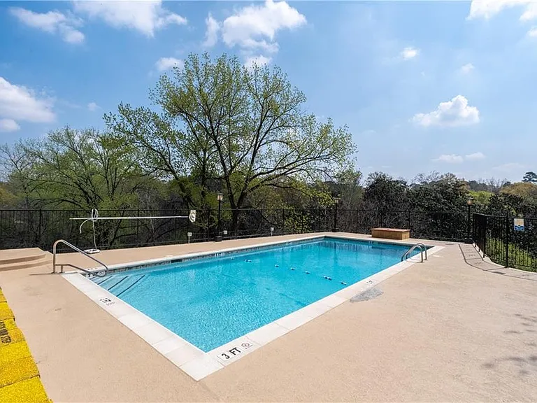 2285 Peachtree Rd NE #604 — Photo 20