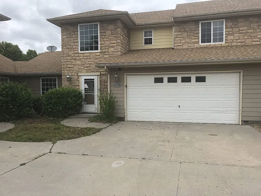 4 bed, 2020 sqft, $1,600 — Photo 1