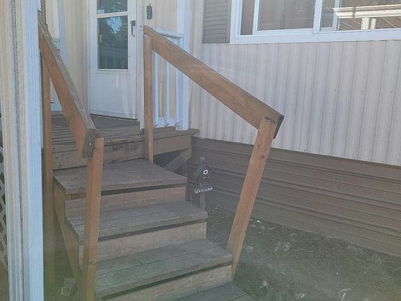 2nd image of 800-800 29th St SE #G18