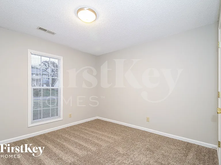 2055 Ardmore Village Ln — Photo 15