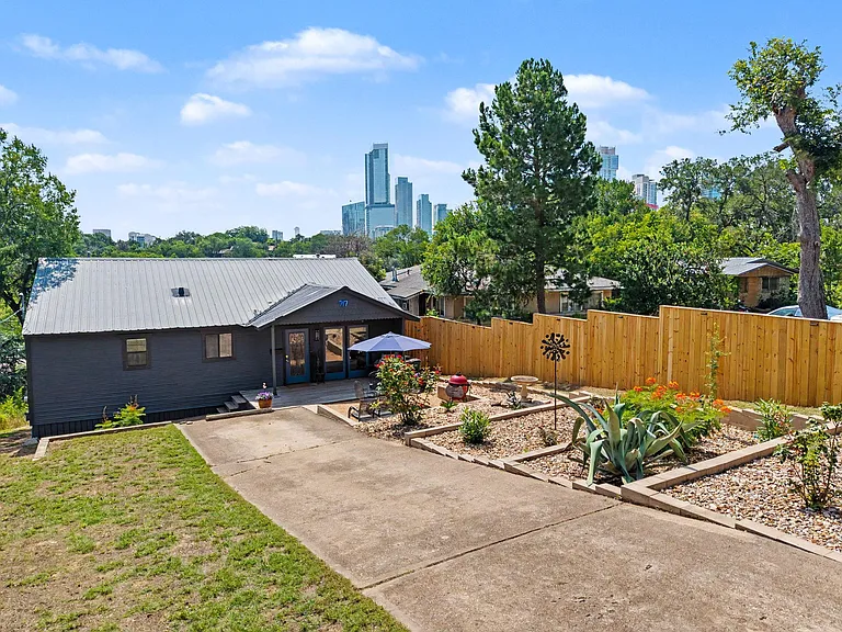 717 Brownlee Cir — Photo 32