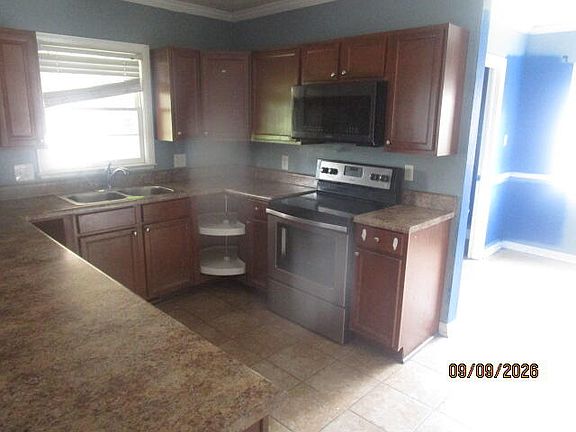 4th image of 412 Forest Glen Dr