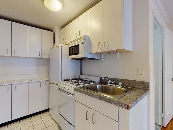4th image of 571 3rd Ave APT 8
