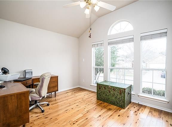 3rd image of 6033 Fannin Dr