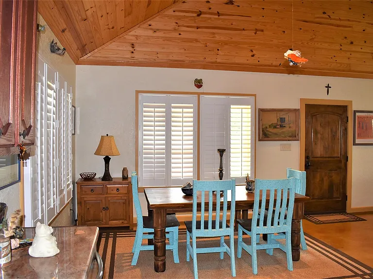 412 Pecan St — Photo 32