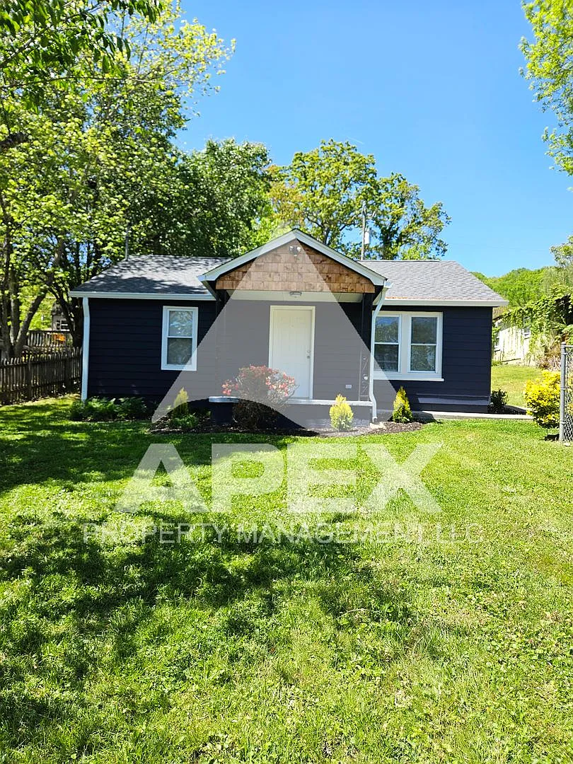 Renovated Craftsman Style 3 Bd 1.5- Ba Single Family Home in North Knox! — Photo 1