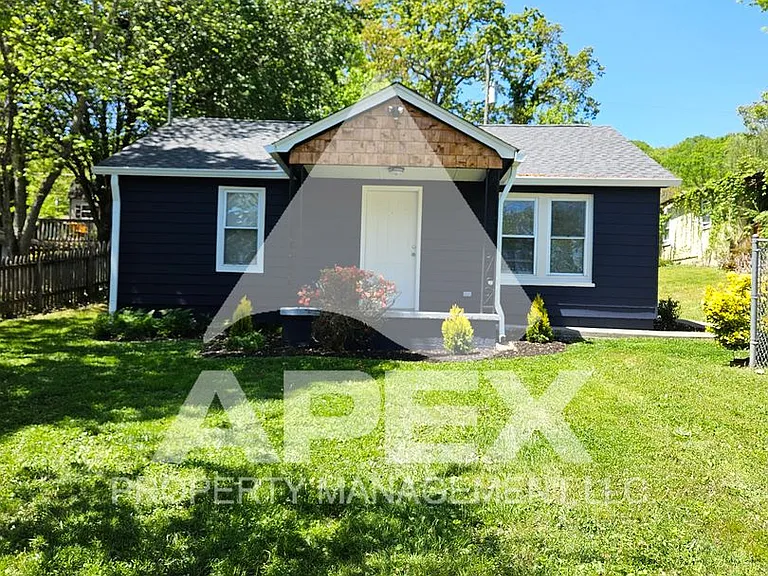 915 Forsythe St — Photo 1