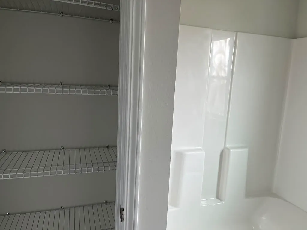 4 bed, 2407 sqft, $2,390 — Photo 4