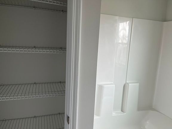4th image of 629 Cam Cir