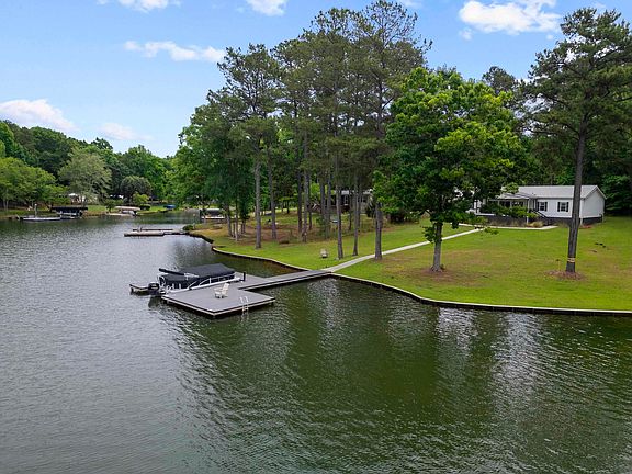 5th image of 322 River Lake Dr