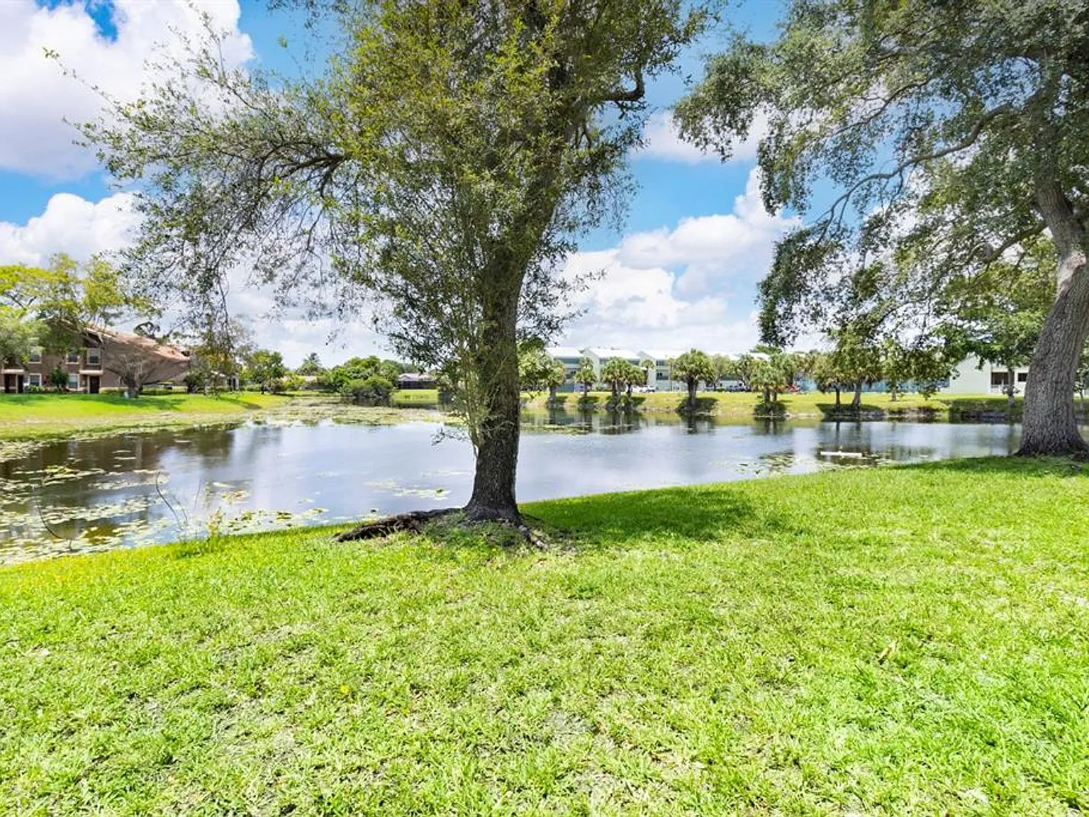 Island Club - 9000 NW 28th Dr Coral Springs, FL 33065 — Photo 2