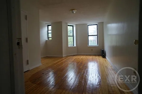 Rented by EXR | media 40