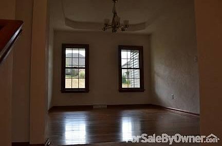 2nd image of 3051 Warwick Dr
