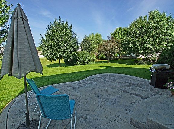 4th image of 2147 Greenview Dr
