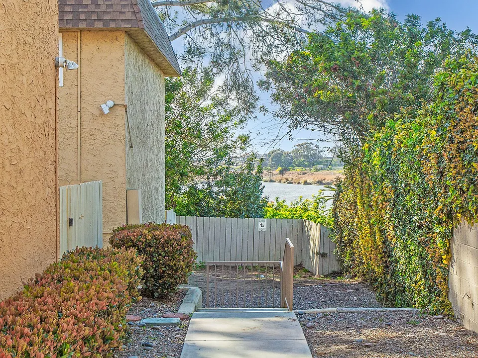 Breakwater Townhomes