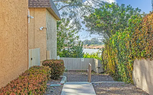 Breakwater Townhomes Photo 1