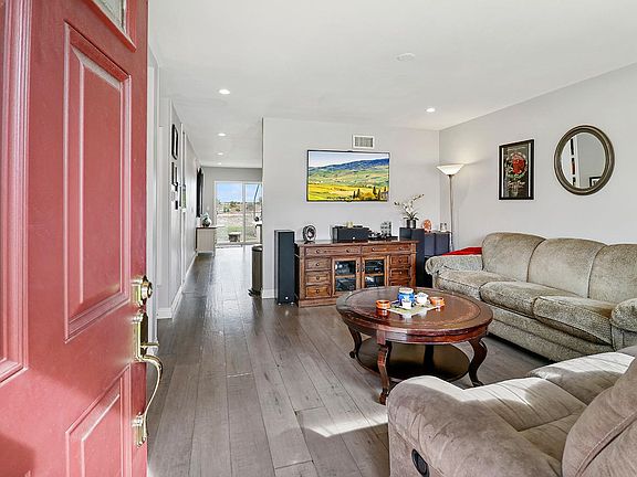 5th image of 3091 Lodgewood St