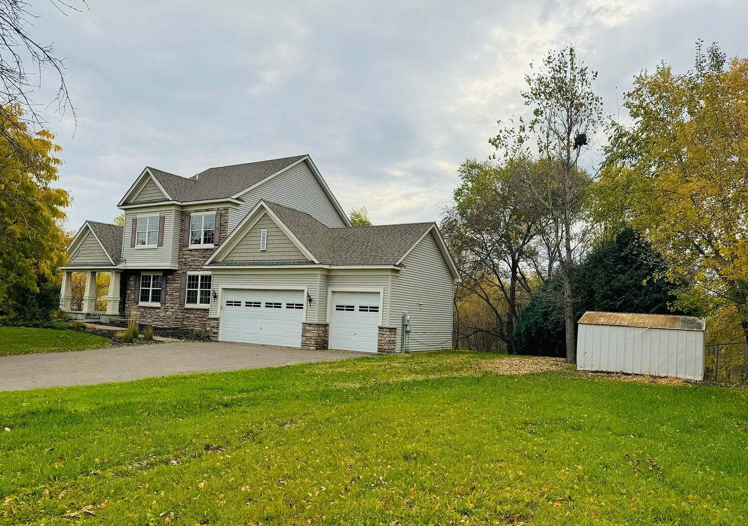 4 Bedroom Single Family Home in Forest Lake — Photo 1