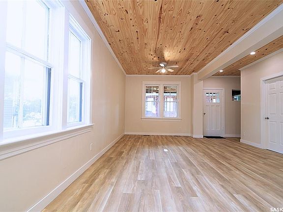 3rd image of 209 Myrtle AVENUE