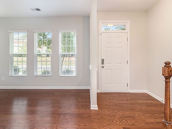 4th image of 19024 Lake Breeze Dr