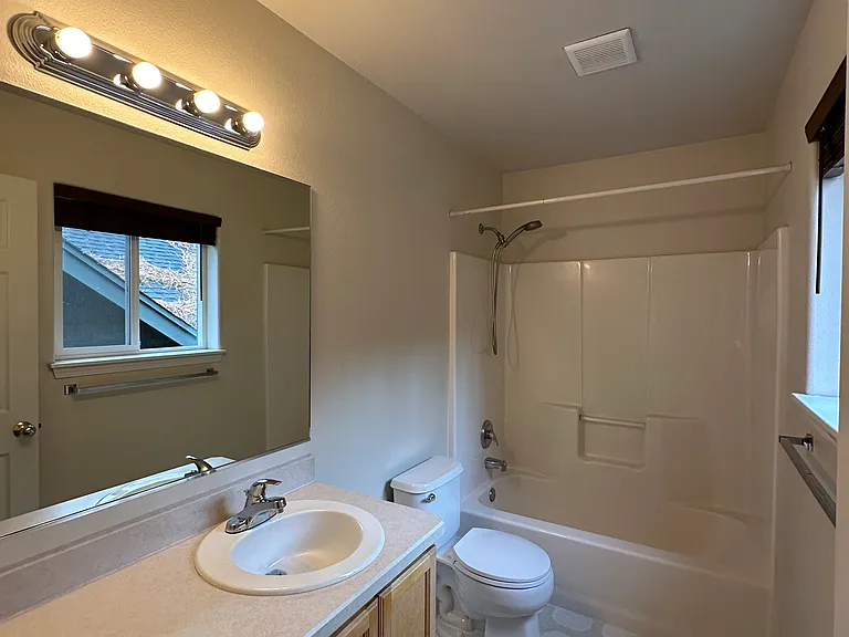 266 SW Summer Lake Dr — Photo 13