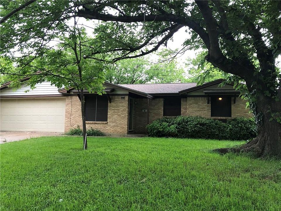 1st image of 132 NW Jayellen Ave