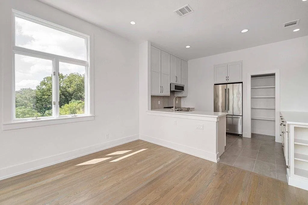 1200 Baylor St — Photo 4