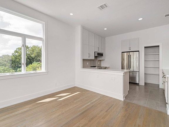 Dining area/kitchen