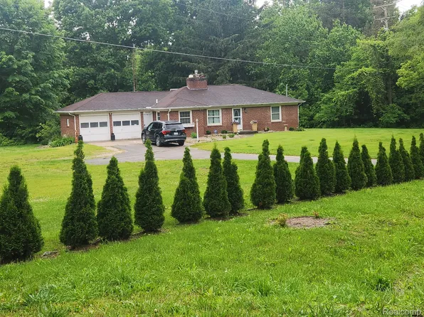 3255 W Frances Rd, Mount Morris, MI 48458