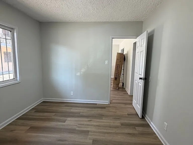 8464 S Avalon Blvd — Photo 15