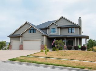 2221 Cottonwood Rd, Ames, IA 50014