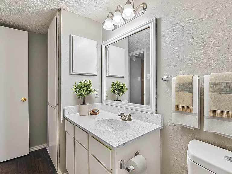 Westmoor Apartment Homes — Photo 38