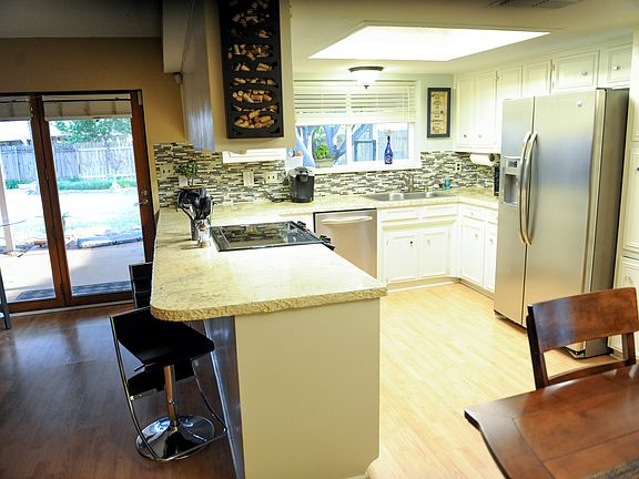 4th image of 1711 Meadowcliff Dr