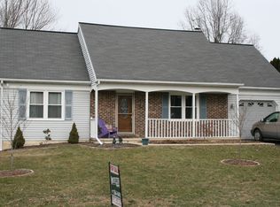 705 Pleasant Dr, New Holland, PA 17557