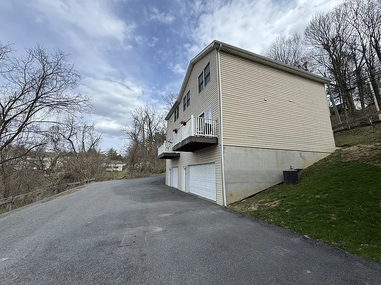 1445 Willey St — Photo 12