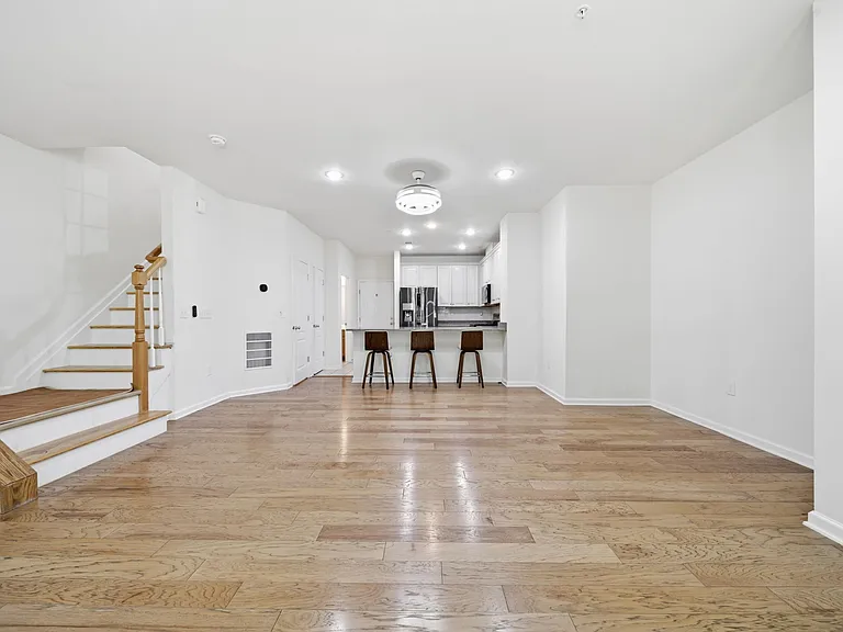 128 Wesmont Dr — Photo 4