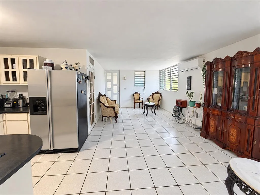 4 bed, 2.0 bath, 1600 sqft, $1,800 — Photo 3