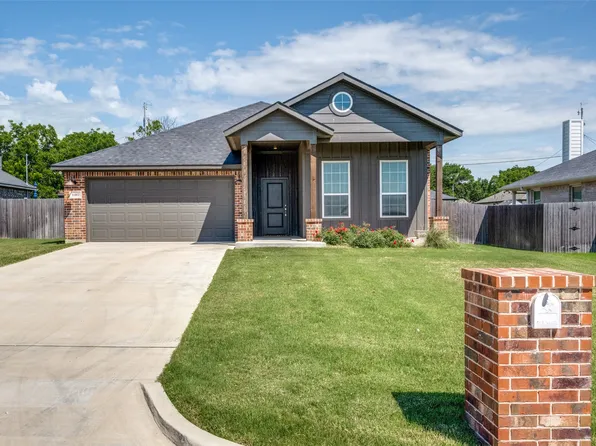 1402 N Mason St, Bowie, TX 76230