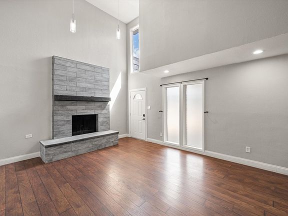 3rd image of 207 E Harwood Rd APT 10