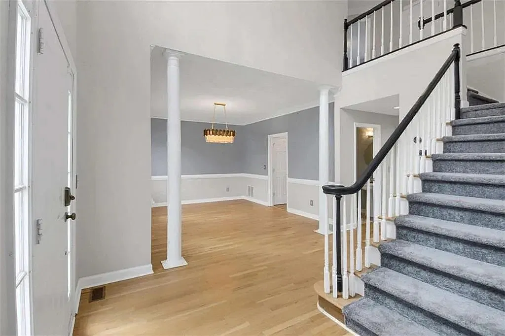 4 bed, 2.5 bath, 3000 sqft, $2,350 — Photo 2