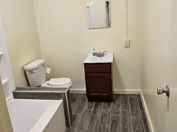305 W 93rd St APT 2, Los Angeles, CA 90003