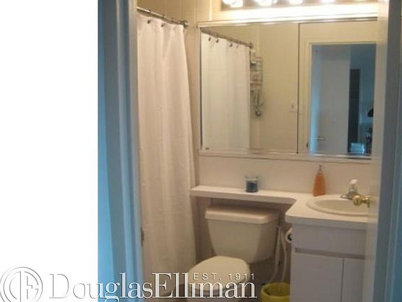 5th image of 300 E 75th St APT 15D