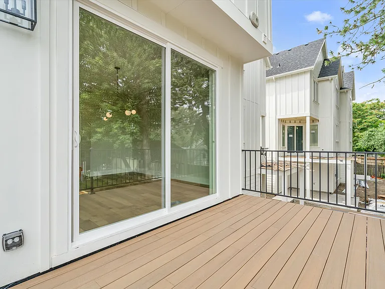 349 SE Walnut St — Photo 42
