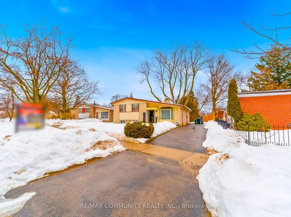 15 Ben Stanton Blvd, Toronto, ON M1H 1N6