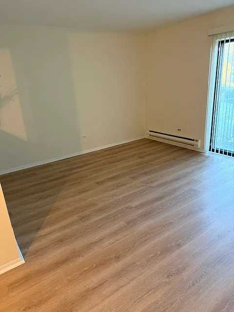 1537 Norway Ln — Photo 2