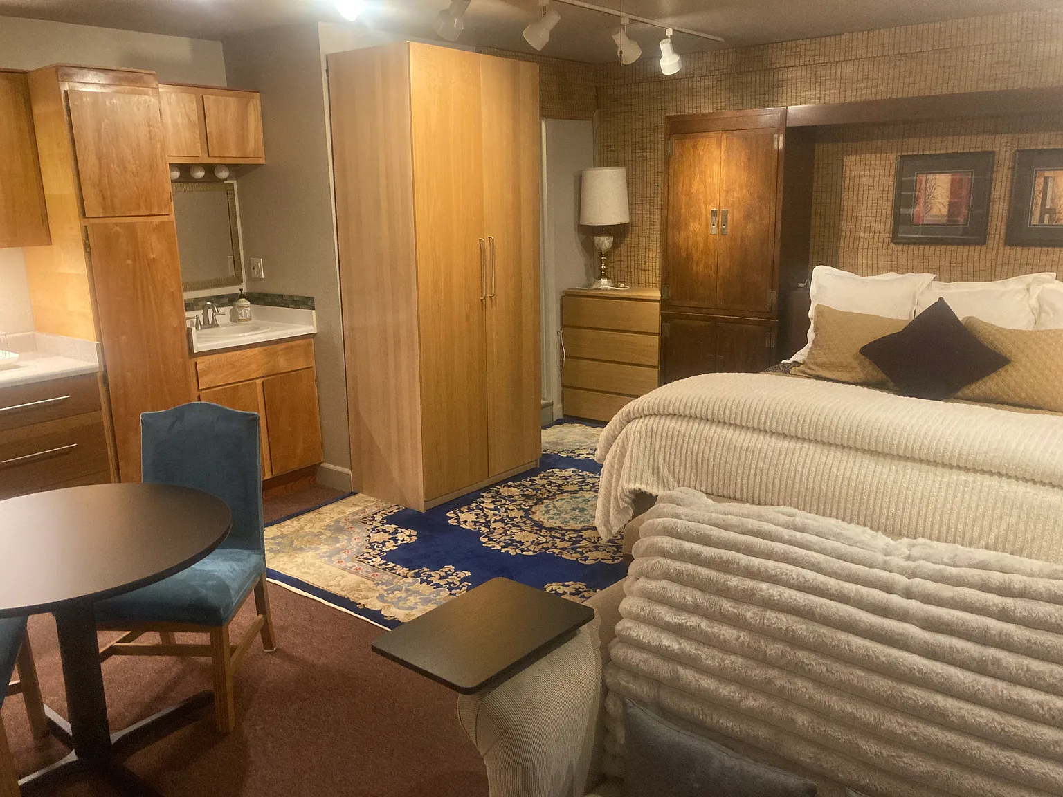 1 bed, 670 sqft, $1,900 — Photo 2