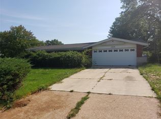11414 Ortega Dr, Saint Louis, MO 63138